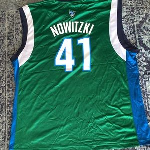 Throwback Mavericks, Nowitzki Jersey #41